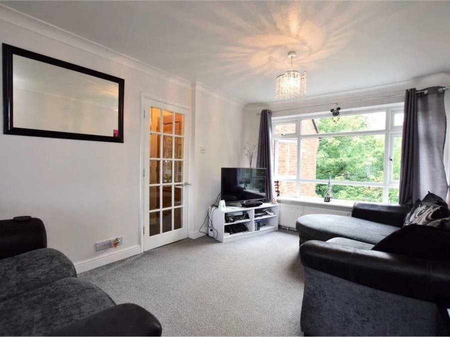 Amersham flat: lounge, before