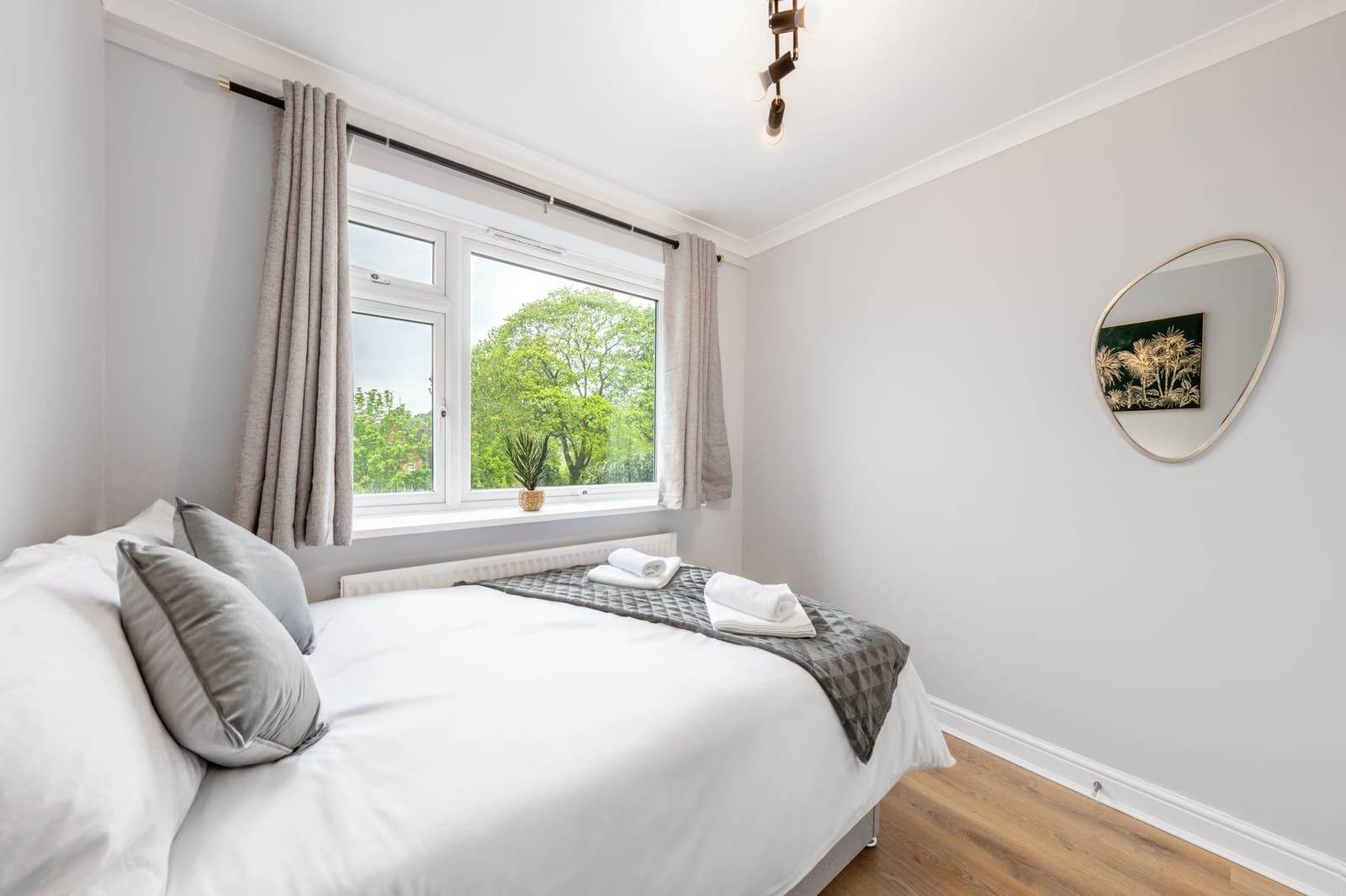 Amersham flat: second bedroom