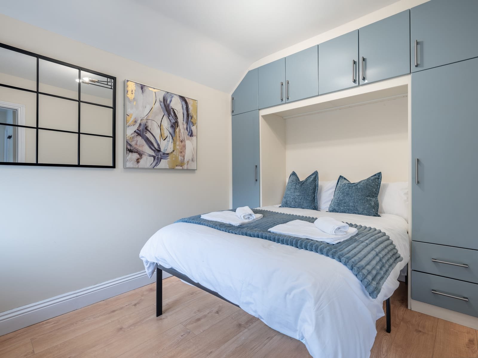 West Drayton: bedroom, ready to let